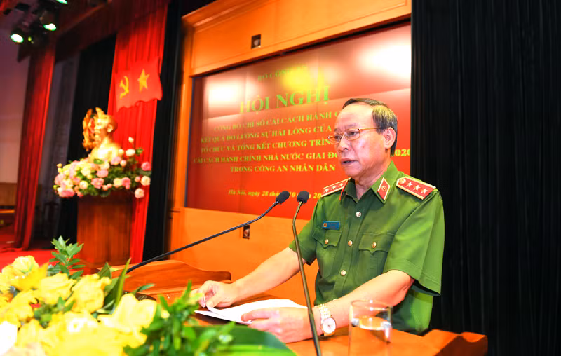 Thượng tướng Lê Quý Vương, Ủy viên Trung ương Đảng, Thứ trưởng Bộ Công an, Thành viên Ban Chỉ đạo CCHC của Chính phủ dự và chủ trì Hội nghị