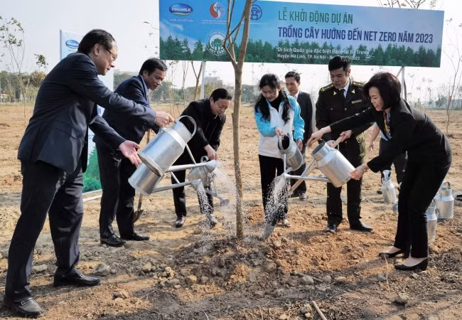 Vinamilk khởi động dự án trồng cây hướng tới Net Zero tại Hà Nội (tháng 2/2023) Vinamilk khởi động dự án trồng cây hướng tới Net Zero tại Hà Nội (tháng 2/2023)