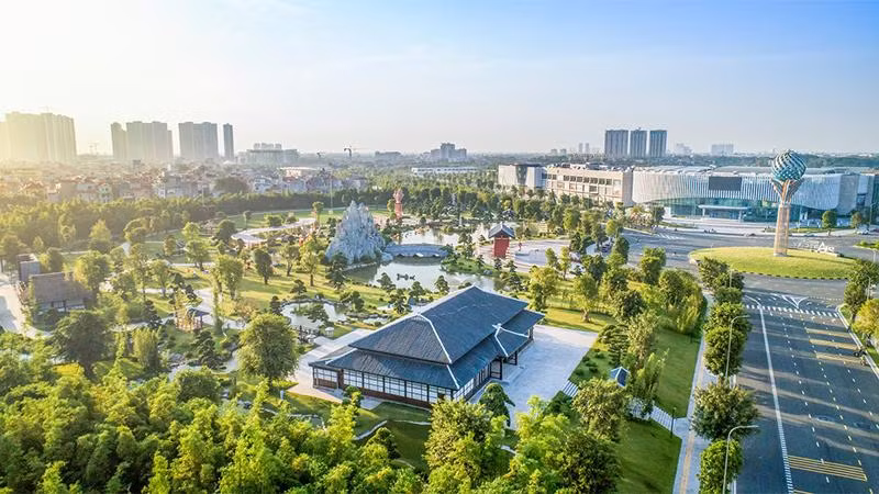 Không chỉ mang đến cho cư dân những không gian sống xanh và thông minh đẳng cấp, Vinhomes còn tích cực đóng góp vào quá trình kiến tạo tương lai xanh bền vững tại Việt Nam.