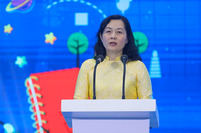 Bà Trương Thanh Nhuận, Giám đốc Sở GD-ĐT, Phó Trưởng ban thường trực Ban chỉ đạo Đề án SHĐ tỉnh Vĩnh Long phát biểu đánh giá chương trình Sữa học đường sau 01 năm thực hiện