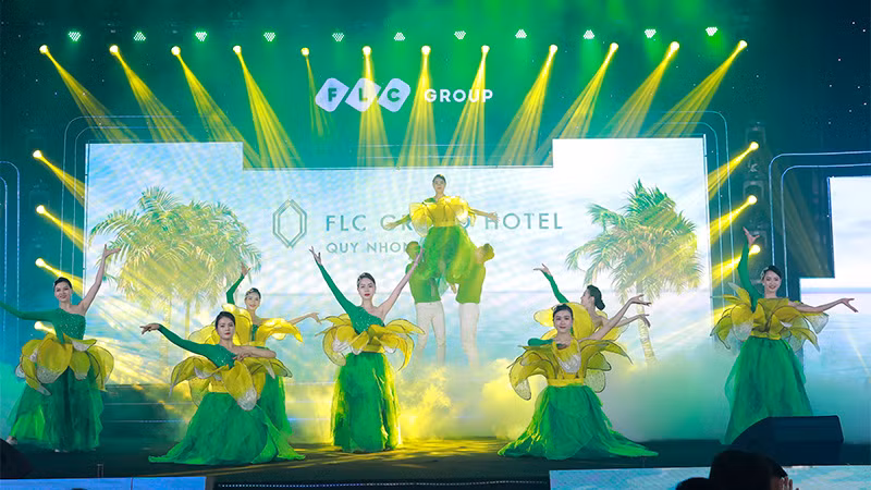 Đêm nghệ thuật “Live the life you love” tại lễ khai trương