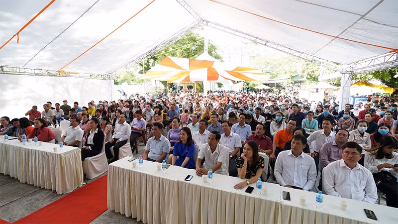 Toàn cảnh Ngày hội việc làm do Tập đoàn Sun Group phối hợp với Trung tâm dịch vụ việc làm Kiên Giang tổ chức