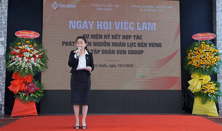 Bà Trần Thị Hoa Xim – Phó Chủ tịch, Tổng Giám đốc Sun Group vùng miền Nam phát biểu tại sự kiện