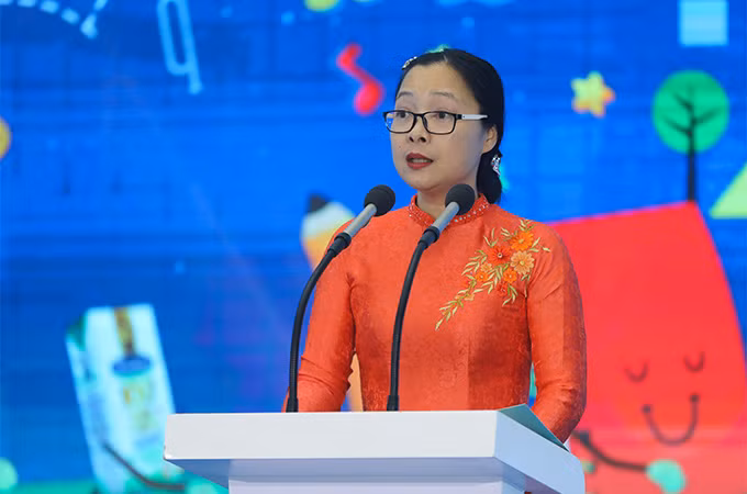 Bà Nguyễn Thị Quyên Thanh, Tỉnh Ủy viên, Phó Chủ tịch UBND tỉnh, Trưởng ban chỉ đạo đề án SHĐ tỉnh Vĩnh Long phát biểu phát động Ngày hội sữa học đường tỉnh Vĩnh Long năm 2020
