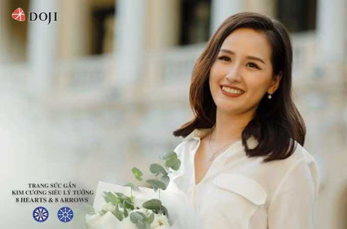Với bất kì trang phục nào như váy trễ vai, áo sơ mi… khi kết hợp với Trang sức kim cương DOJI, phái đẹp sẽ có một phong cách riêng, khi dịu dàng, nữ tính, khi rạng rỡ năng động. Với bất kì trang phục nào như váy trễ vai, áo sơ mi… khi kết hợp với Trang sức kim cương DOJI, phái đẹp sẽ có một phong cách riêng, khi dịu dàng, nữ tính, khi rạng rỡ năng động.