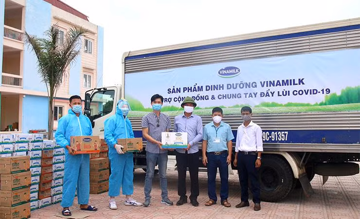 Gần 100.000 sản phẩm khác đã được Vinamilk ủng hộ tại 2 địa phương Bắc Ninh và Hà Nam trong đợt này