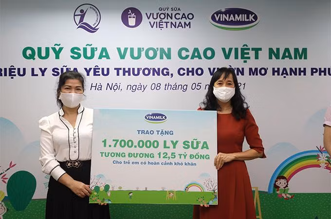 Năm 2021, 1,7 triệu ly sữa từ Quỹ sữa Vươn cao Việt Nam và Vinamilk sẽ đến với 19.000 trẻ em khó khăn