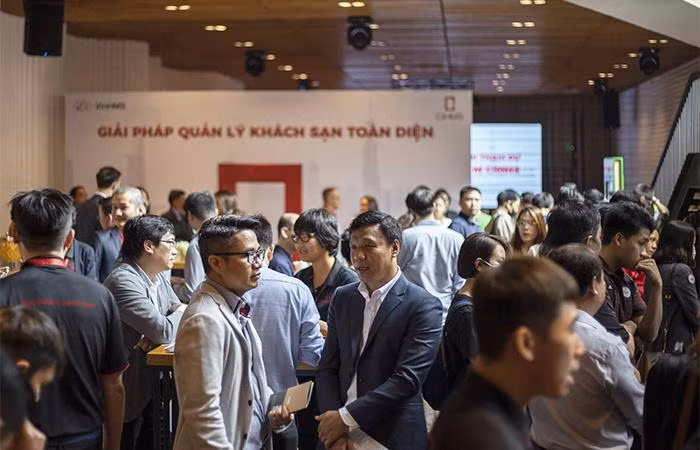 Khách đến tham dự sự kiện lễ ra mắt CiHMS