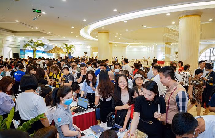 Không gian tràn đầy rộn ràng với sự tham gia của gần 1.500 khách mời