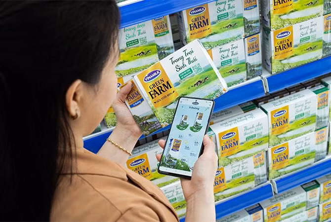 Người tiêu dùng sẽ được tích hợp các lợi ích trên cả 2 kênh mua sắm online và tại cửa hàng.