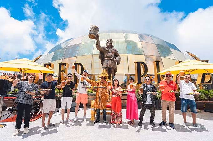 Du khách tận hưởng Lễ hội Ẩm thực và Bia B’estival tại Sun World Ba Na Hills Du khách tận hưởng Lễ hội Ẩm thực và Bia B’estival tại Sun World Ba Na Hills
