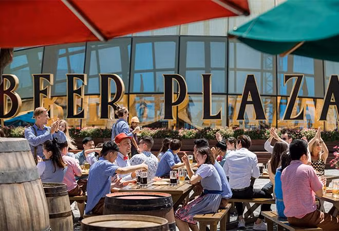 Tận hưởng bia tươi và các món ăn hấp dẫn là một trải nghiệm đáng thử tại Sun World Ba Na Hills Tận hưởng bia tươi và các món ăn hấp dẫn là một trải nghiệm đáng thử tại Sun World Ba Na Hills