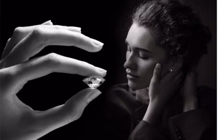 Bộ sưu tập “Beyond Diamond” với những viên kim cương hoàn mỹ là giấc mơ của mọi phụ nữ. Bộ sưu tập “Beyond Diamond” với những viên kim cương hoàn mỹ là giấc mơ của mọi phụ nữ.