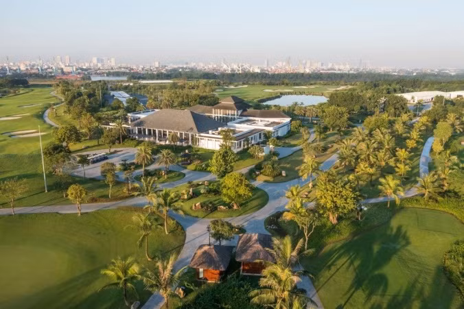 Những mảng xanh đã được tạo dựng thông qua các tiện ích như sân golf 36 hố 160ha cũng làm tăng tính hấp dẫn của thành phố đảo Những mảng xanh đã được tạo dựng thông qua các tiện ích như sân golf 36 hố 160ha cũng làm tăng tính hấp dẫn của thành phố đảo