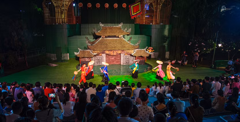 Show diễn Rối Việt tái hiện khung cảnh làng quê Bắc Bộ đậm nét với “con trâu đi trước, cái cày theo sau”