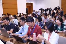 Tưởng nhàn nhã, hào nhoáng, mà không phải