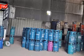 Triệt phá đường dây san chiết gas giả quy mô lớn tại vùng ven Hà Nội
