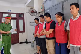Hà Nội: Khởi tố 5 đối tượng đổ trái phép hơn 33.500 tấn chất thải xây dựng