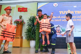 Trang bị kỹ năng ATGT, phòng chống đuối nước và PCCC cho học sinh Thủ đô