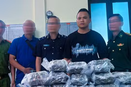 Bắt quả tang đối tượng giấu 9kg cần sa khô trong thùng bánh kẹo