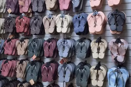Triệt phá đường dây mua bán dép Havaianas giả trị giá hơn 7,3 tỷ đồng