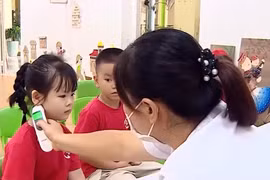 Hà Nội khám sức khỏe miễn phí cho học sinh trước ngày khai giảng