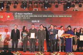 “Ở đây, không viết báo thì không có việc gì phù hợp cả”
