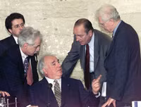 Vĩnh biệt ông Helmut Kohl - người phá đổ bức tường Berlin để tạo nên nước Đức hiện đại