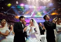 Hàng ngàn cặp đôi làm lễ kết hôn tại Gapyeong, Hàn Quốc
