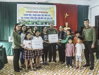 Sẻ chia yêu thương với trẻ em kém may mắn