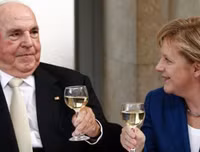 Vĩnh biệt ông Helmut Kohl - người phá đổ bức tường Berlin để tạo nên nước Đức hiện đại