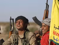Mỹ ngừng viện trợ cho FSA nhưng lại đổ vũ khí cho SDF, canh bạc mang tên SDF của Mỹ tại Syria