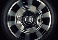 Choáng ngợp trước vẻ sang trọng của Rolls-Royce Dawn Black Badge