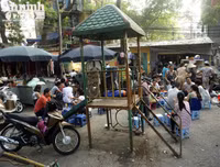 Cận cảnh các sân chơi trẻ em bị người lớn 
