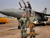 Cận cảnh tiêm kích cánh cụp cánh xòe MiG-23 của Ấn Độ vừa bị rơi cháy rụi