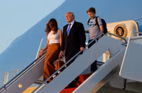 Chùm ảnh Tổng thống Trump đoàn tụ với vợ con ở Nhà Trắng