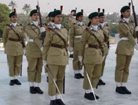 Vẻ đẹp cuốn hút say lòng người của nữ binh sĩ Pakistan