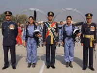 Vẻ đẹp cuốn hút say lòng người của nữ binh sĩ Pakistan