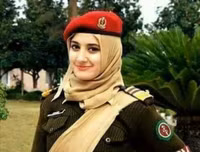 Vẻ đẹp cuốn hút say lòng người của nữ binh sĩ Pakistan
