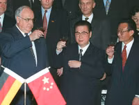 Vĩnh biệt ông Helmut Kohl - người phá đổ bức tường Berlin để tạo nên nước Đức hiện đại