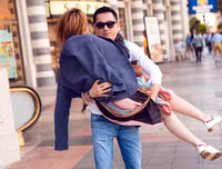 Búp bê Thanh Thảo quấn quýt bên bạn trai trước khi về nước làm giám khảo