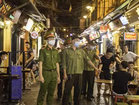 Công an Hà Nội tuần tra, tuyên truyền phòng chống dịch Covid-19