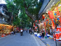 Phố Hàng Mã rực rỡ sắc màu đón Giáng sinh