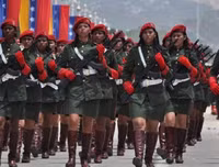 Bất ngờ trước vẻ đẹp nữ binh sĩ 'quốc gia hoa hậu' Venezuela