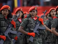 Bất ngờ trước vẻ đẹp nữ binh sĩ 'quốc gia hoa hậu' Venezuela