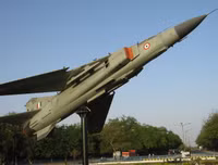 Cận cảnh tiêm kích cánh cụp cánh xòe MiG-23 của Ấn Độ vừa bị rơi cháy rụi