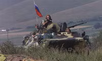 [ẢNH] Tổng thống Putin từng chỉ đạo lính dù Nga chiếm sân bay Kosovo để đàm phán với NATO
