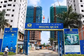 Ngân hàng siết nợ 26 thửa đất và 67 căn hộ của Địa ốc Hoàng Quân
