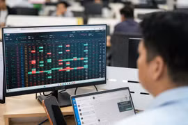 Dòng tiền “mất hút”, VN-Index giảm gần 17 điểm