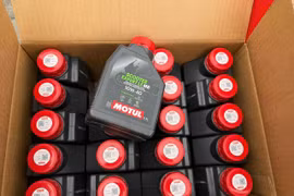 Thu giữ 16.000 hộp dầu nhớt giả nhãn hiệu MOTUL